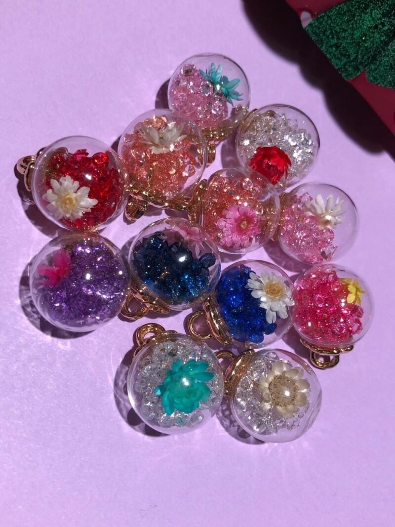 B06 Preserved Flower Glass Ball Pendant
