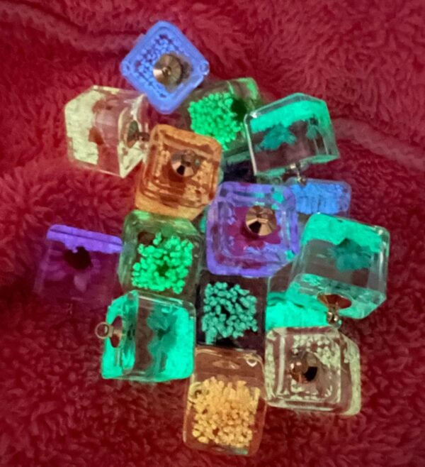 Lumi Dried Flower Ice Cube Pendant