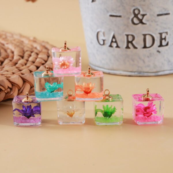 Lumi Dried Flower Ice Cube Pendant