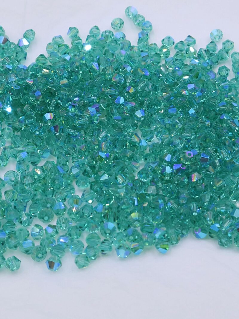 B44 Super Shiny Crystal Rhombus Beads - Ghost Green