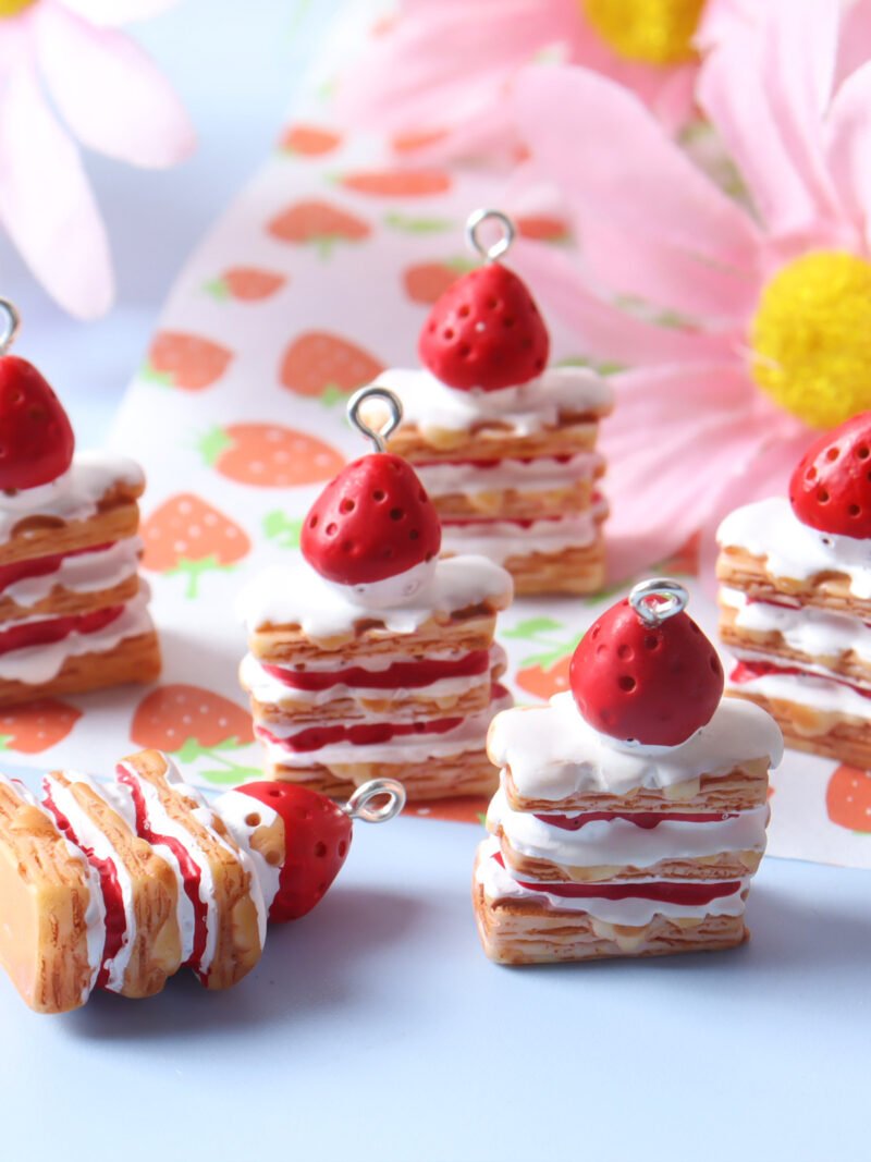 C06 Strawberry Cake Pendant