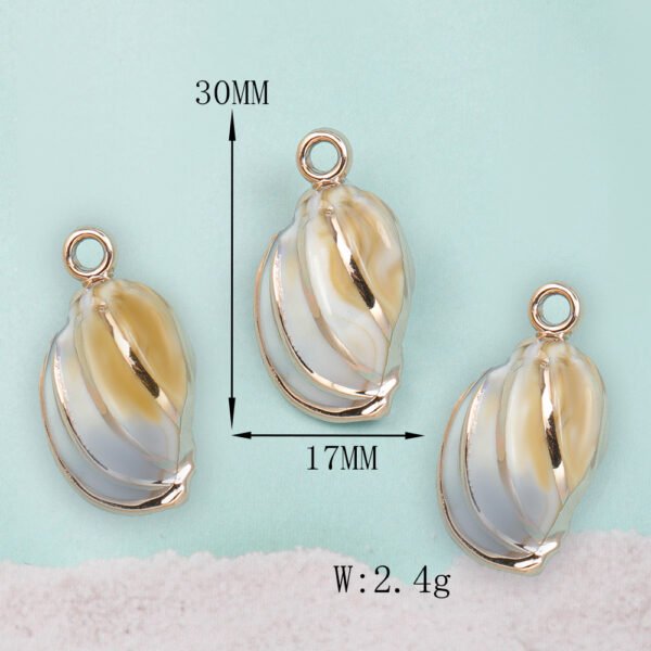 D52 Gold-edged Swirl Shell Ornament