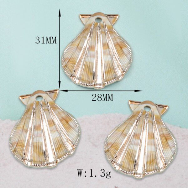 Cat-ear Scallop Pendant