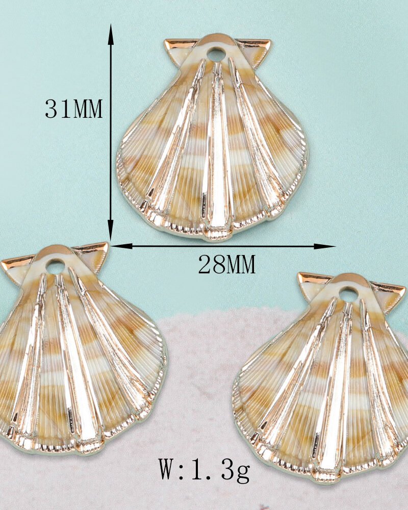 Cat-ear Scallop Pendant