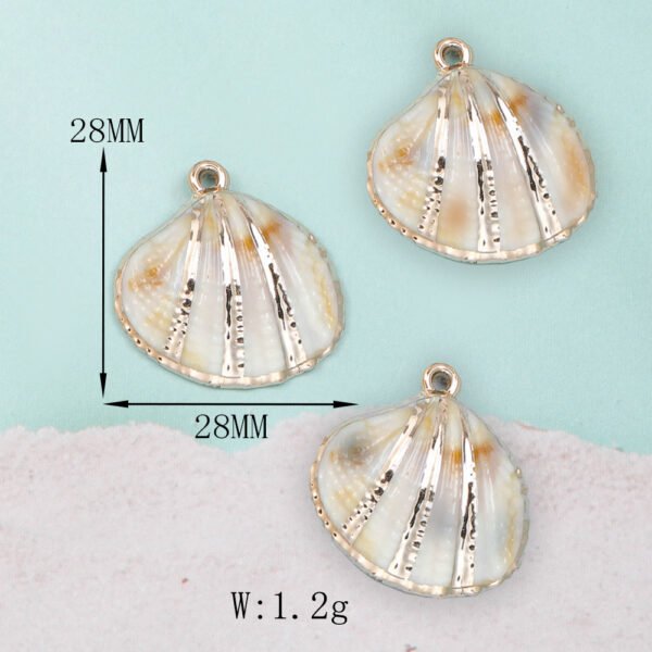 Gold-thread Round Fan-shaped Scallop Pendant