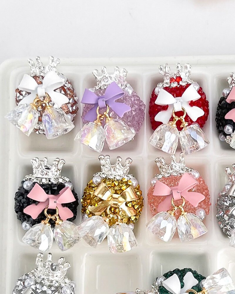 D76 Christmas Bell & Crown Beads