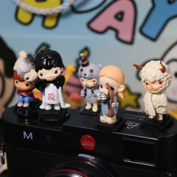 A-Mini Cartoon Character - Hirono & Zsiga