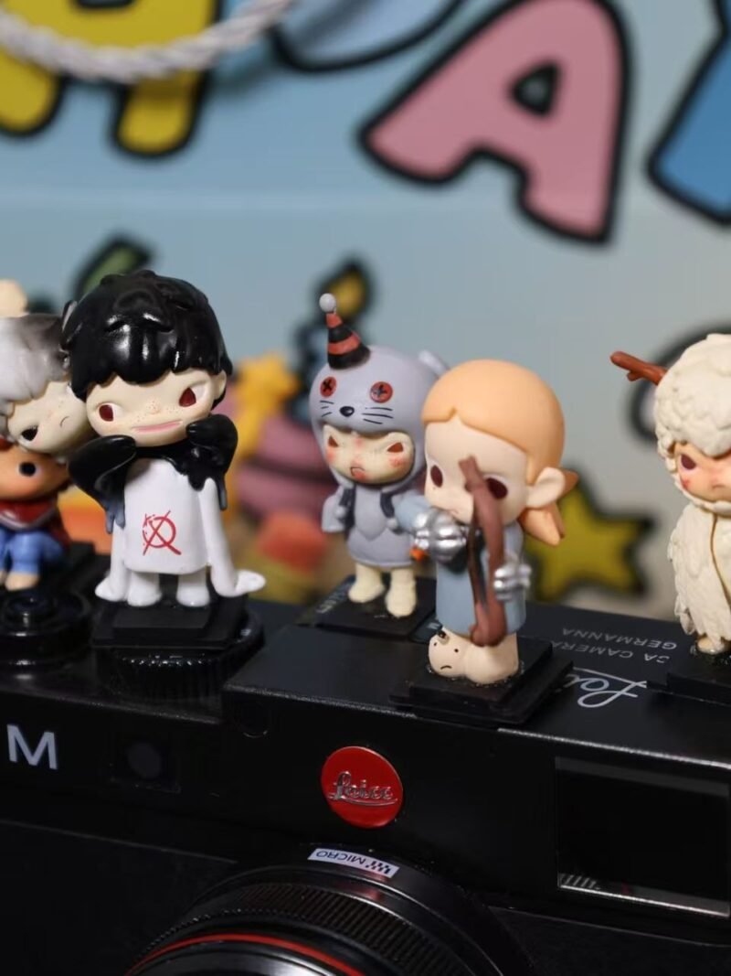 A-Mini Cartoon Character - Hirono & Zsiga