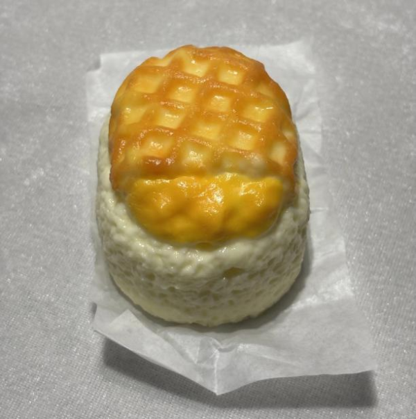 JC1270-Gold‑Veined Lava Oval Pastry