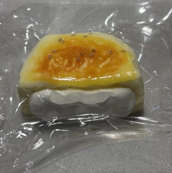 JC1279-Milky‑White Half‑Moon Pastry