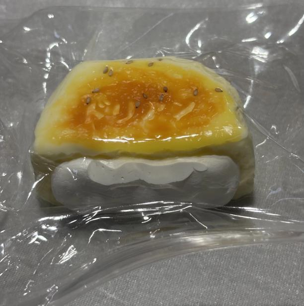 JC1279-Milky‑White Half‑Moon Pastry