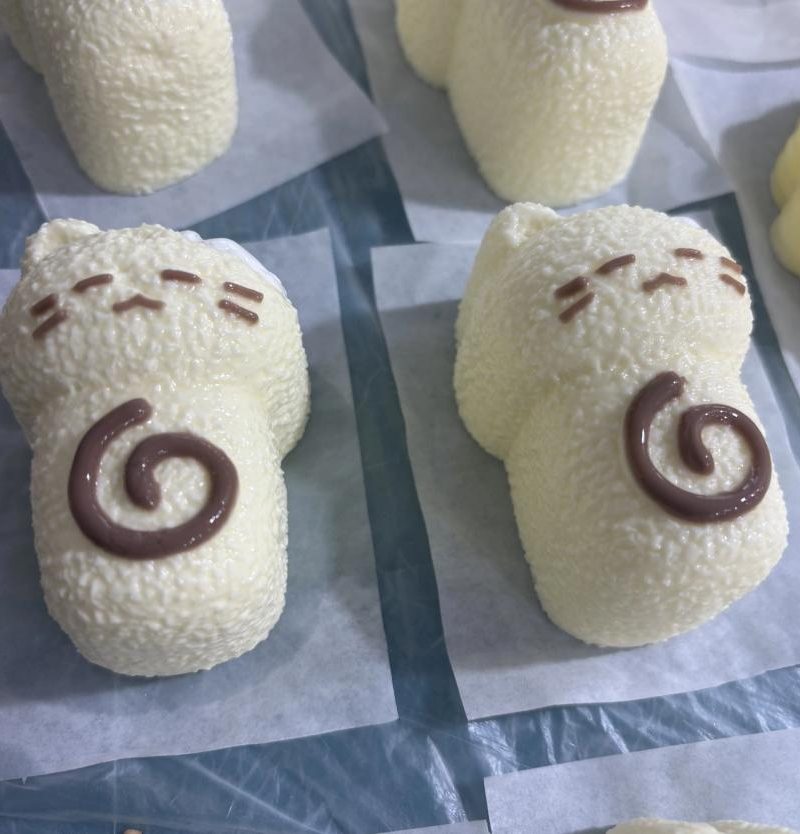 JC1331-Yellow Cat Chocolate Tail