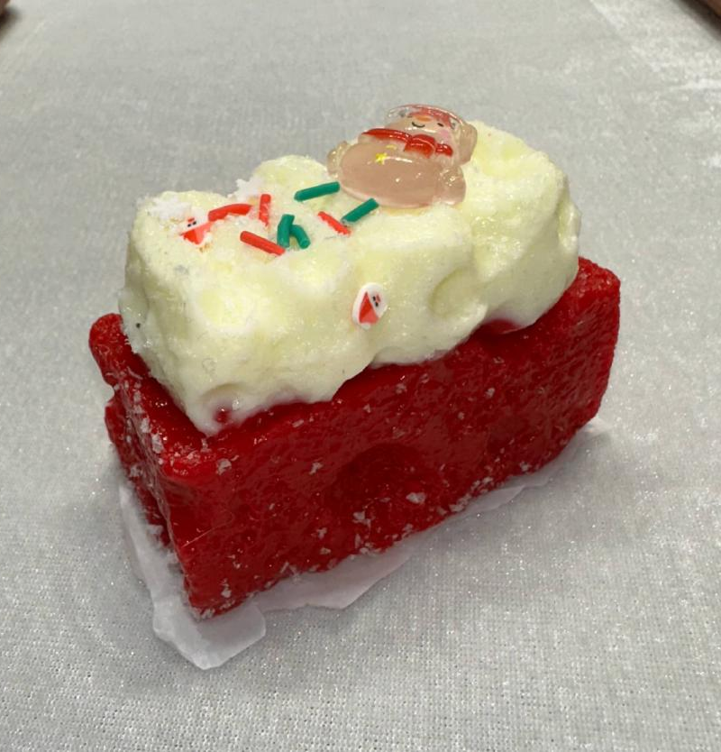 JC1358-Red Velvet Sugar Cube With Snow Topping